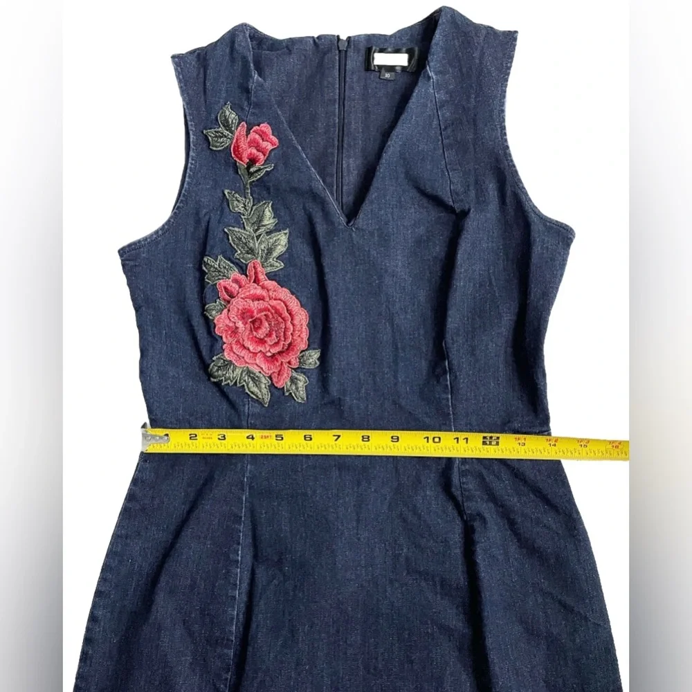 Alexia Admor Denim Dress Size 10 Floral Embroidered Sheath